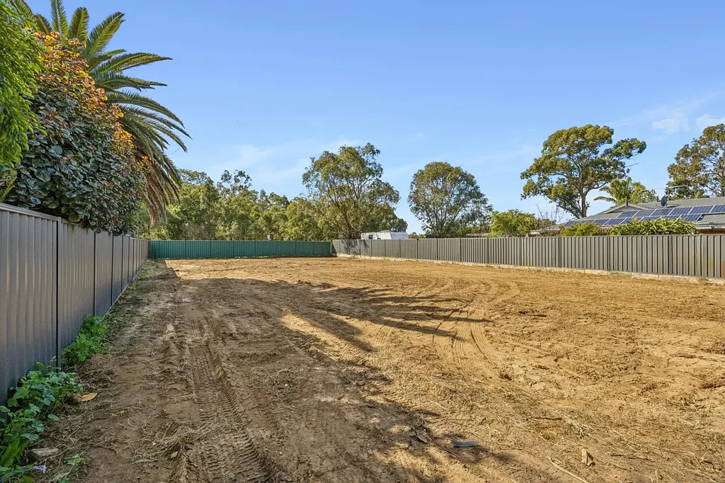 South Guildford Privately positioned, generously proportioned & ready for your vision.