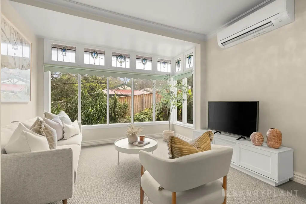 Belgrave 5房 Belgrave核心地段 1163m²阔绰地块 精心翻新 多代同堂理想 独立计量灵活 两大起居区 私密舒适 FLEXIBLE FIVE BEDROOM CHARACTER HOME WITH BUILT IN EARNING POTENTIAL
