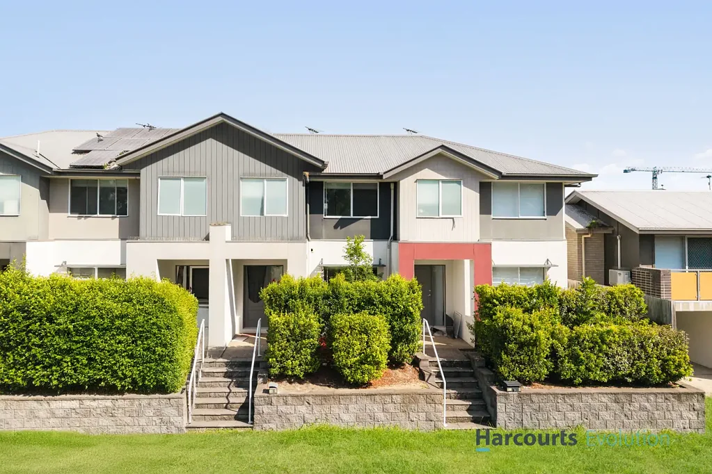 Redbank Plains 3 Slaapkamer Stylish 3-Bedroom Townhouse with Modern Comfort & Strong Investment Potential in Redbank Plains