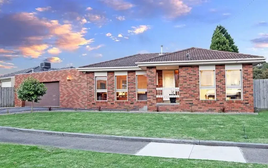 Large family home close to La Trobe University and RMIT University