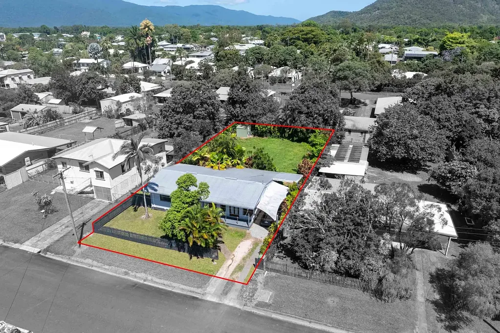 Gordonvale 3chambre CHARMING GORDONVALE STARTER - HUGE BLOCK, HUGE POTENTIAL