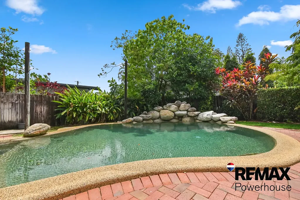 Freshwater 6chambre Perfect for Multi-Generational Living or Additional Income Stream