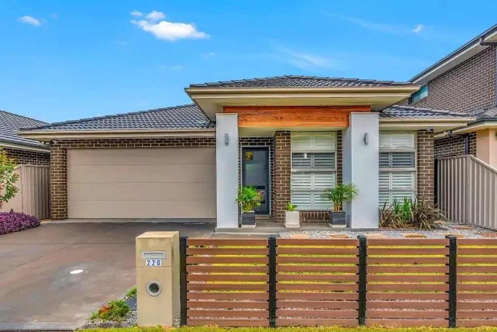 Leppington 4 Bedroom Comfortable 4-Bed Family Haven in Leppington