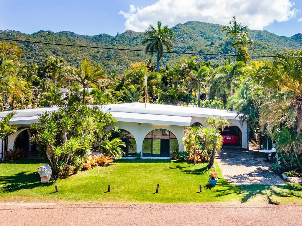 Nelly Bay 3 Bedroom Dream Coastal Living in Nelly Bay, Magnetic Island