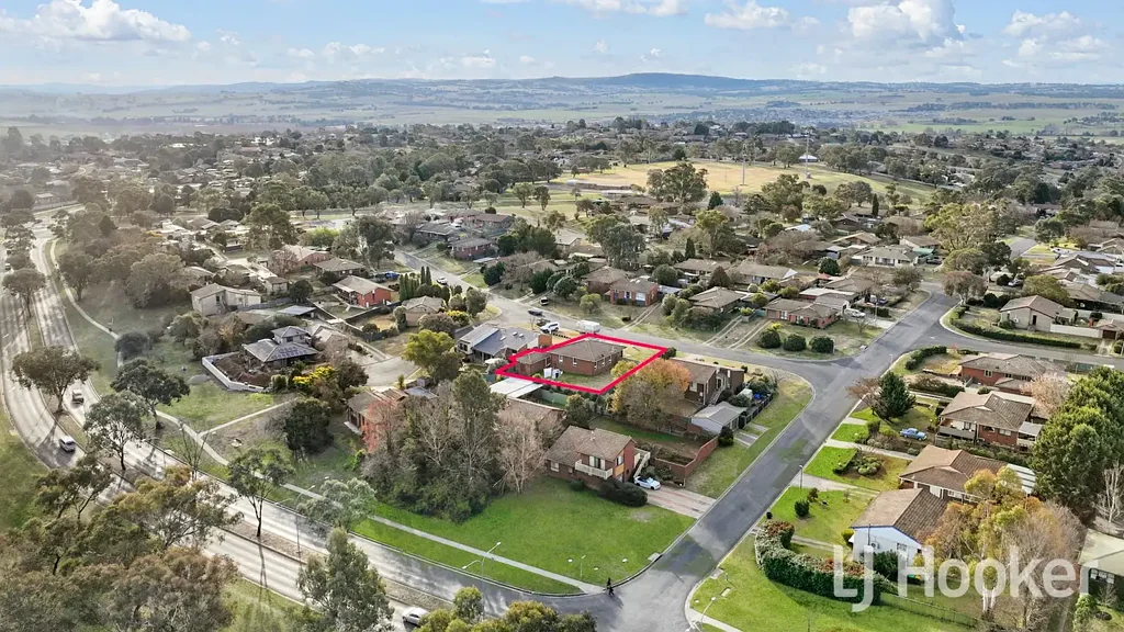 4 Bassett Drive, West Bathurst, NSW 2795