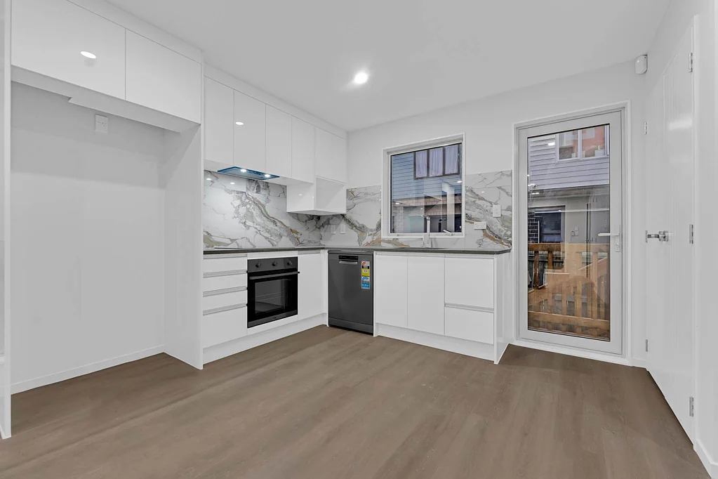Papatoetoe 3房  Modern 3-Level Living–3 Bed+Study Near Middlemore!