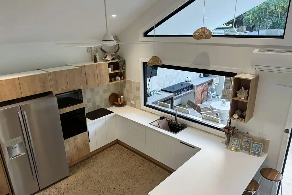 Horseshoe Bay 6房  Two Homes, Two Pools, One Incredible Opportunity!