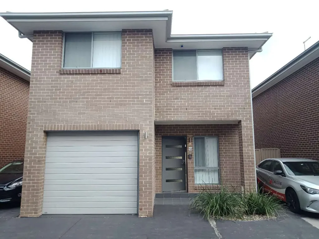 Townhouse in A Prime Location For Lease Now
