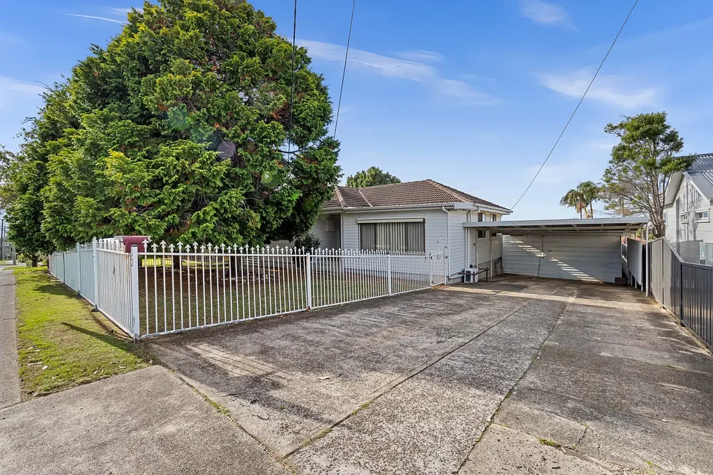 Yarrawarrah 3房 黄金社区 872sqm阔地 三卧宽敞 独立工作室 双车库 前院景观 GOLDEN OPPORTUNITY