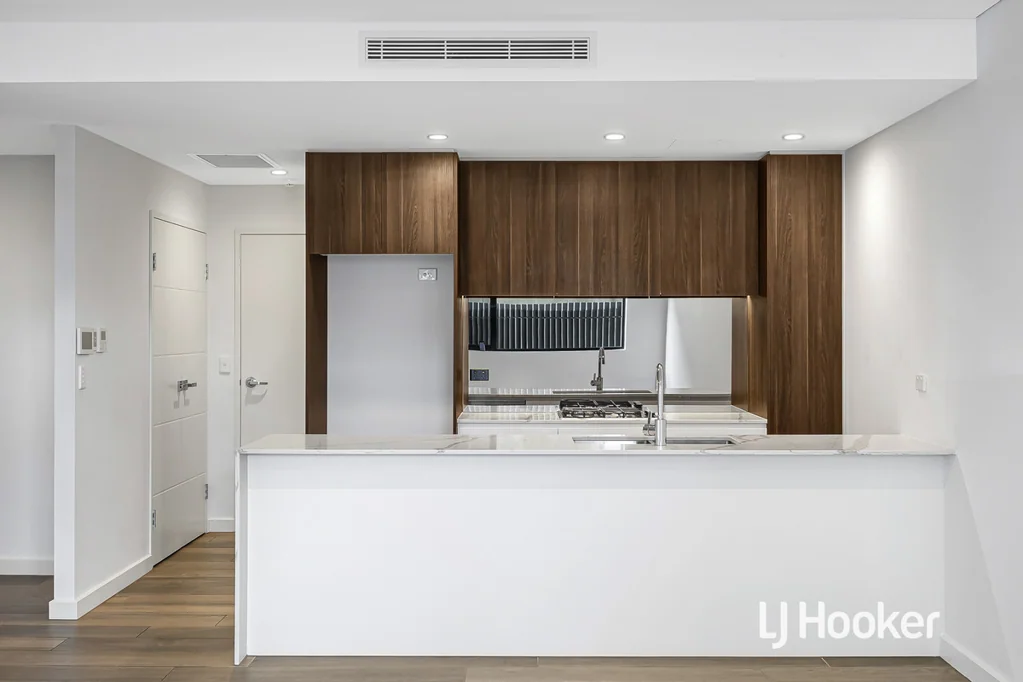 Spacious 1 Bedroom Apartment - Available Now!