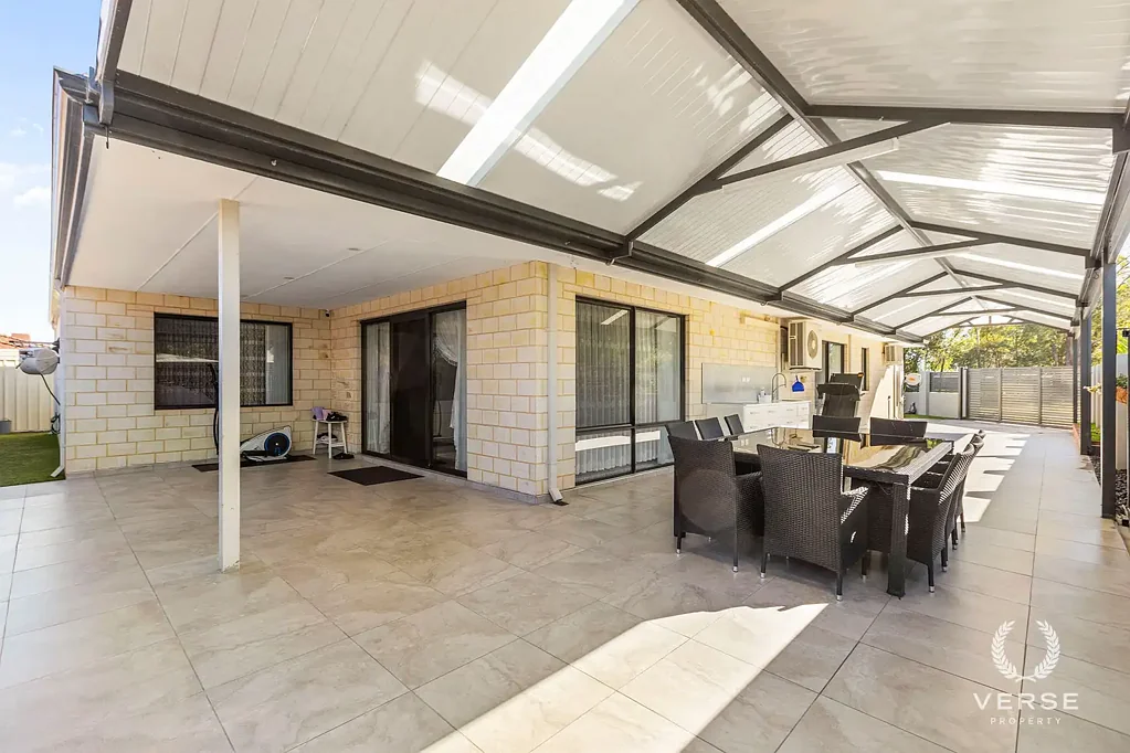 East Cannington 4房  Luxury Family Living with Exceptional Outdoor Entertaining !
