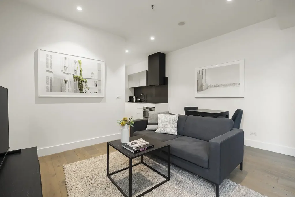 Fully Furnished Studio Apartment – Utilities Included & Rooftop Pool Access