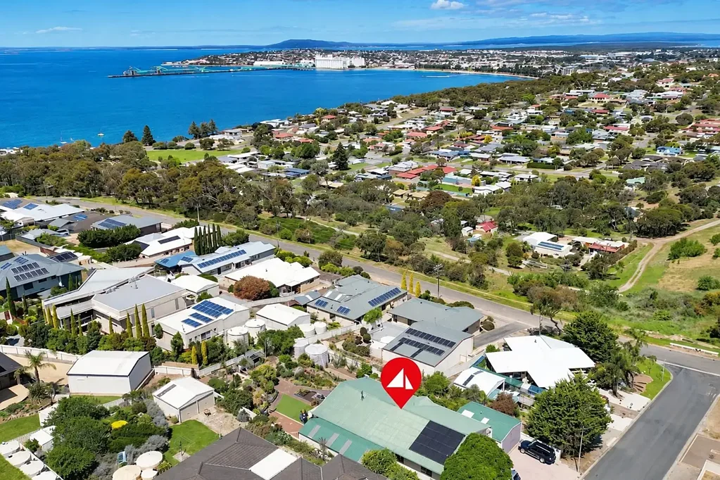 Port Lincoln 4Kwarto Elevated Family Living with Spectacular Boston Bay Views