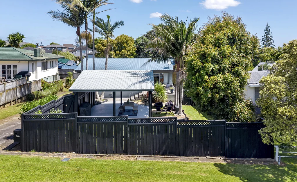 Howick 2房 价格极具吸引力！镇中心迷人小屋，兼具魅力与潜力，名校环伺，生活便利，拎包入住！ It Takes a Village, Come Be Part of Ours
