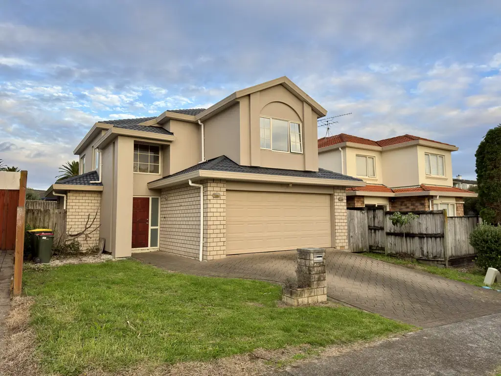 4-BEDROOMS OPPOSITE BOTANY TOWN CENTRE