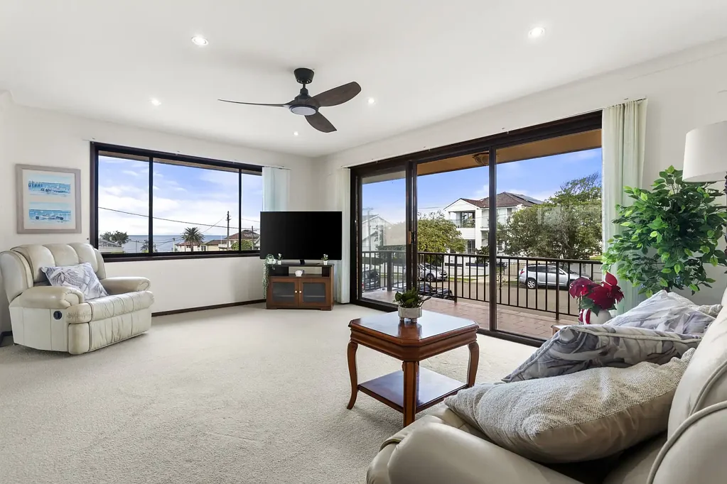 Costal Retreat with Water Views and Utilities Included - Access Via Side Street Via Maré