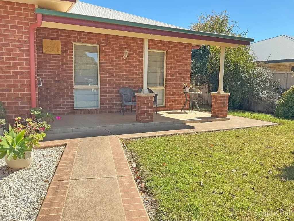Narromine 3 Bedroom Retire, Relocate or Reside in this centrally located home.