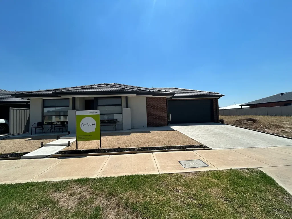 FOUR BEDROOM HOME - LOW MAINTENANCE!