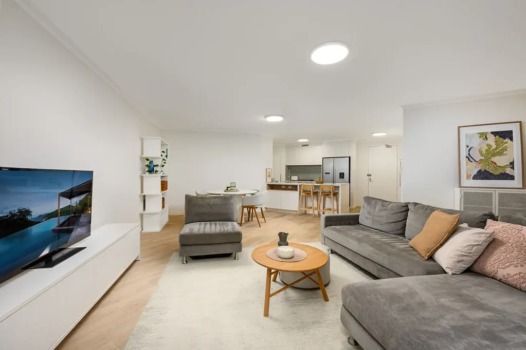 Pyrmont 2房 全新翻新内饰 设计师厨房 主卧带套 内部泳池 健身房 水疗中心 安全社区 便捷停车 地理优越 Light-Filled Urban Oasis in Prestigious Palladium Complex