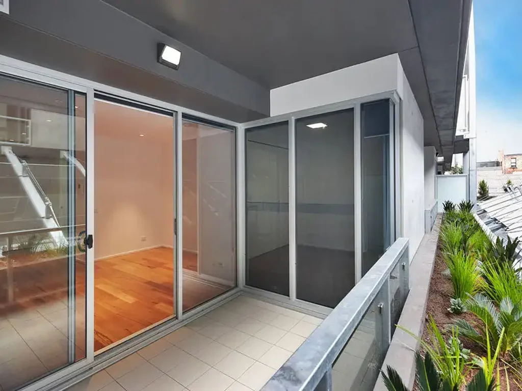 Stylish, Light-Filled Apartment in Prime Inner-City Location!