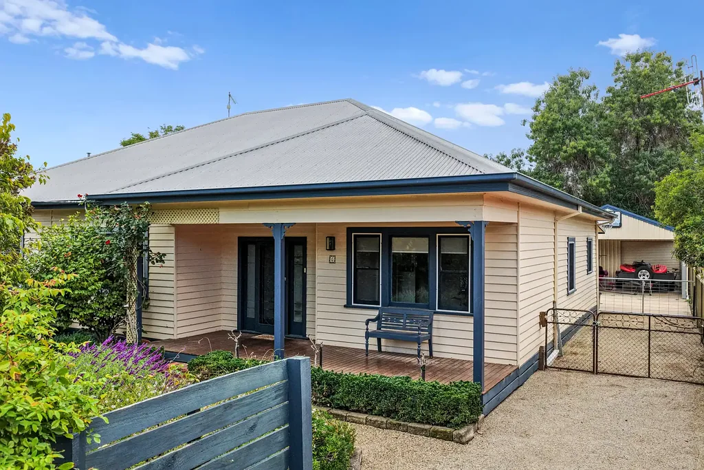Benalla 4બેડરૂમ Family Living with Poolside Entertaining in Prime Benalla Location