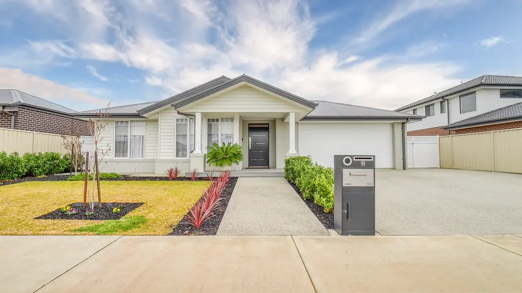 Kialla 4 Bedroom Stunning Hampton Home...