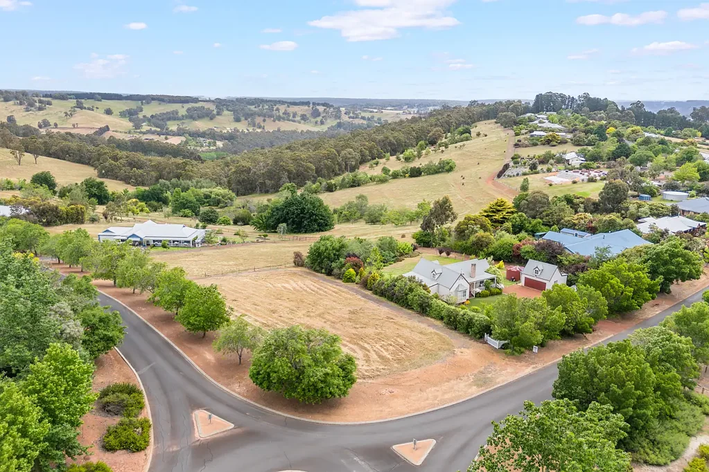 16 Robinia Way, Kangaroo Gully, WA 6255