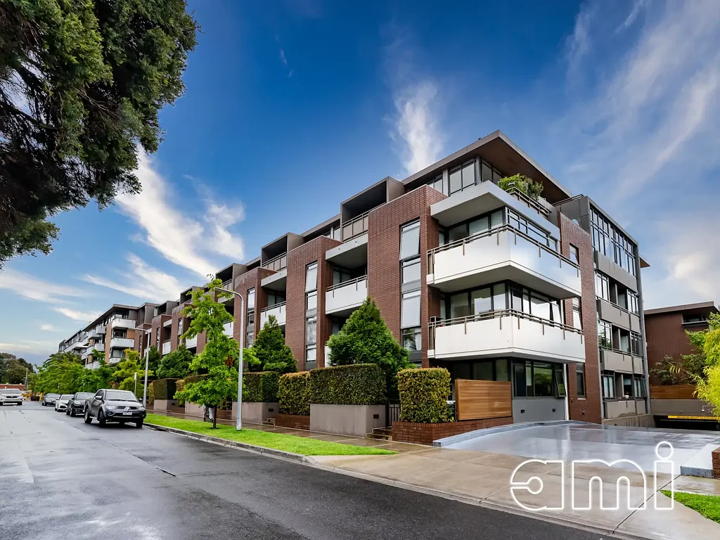 Near to train station  - Furnished 2 Bed 1 Bath 1 Car-park