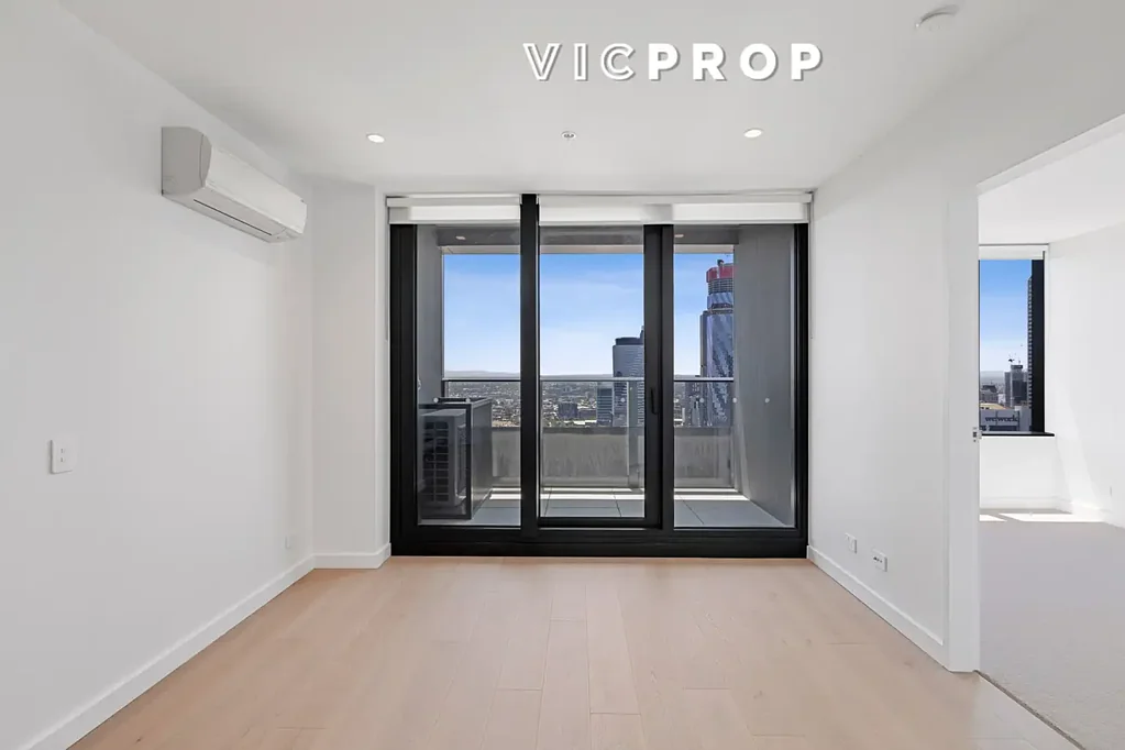 LUXURY LIVING IN THE HEART OF DOCKLANDS