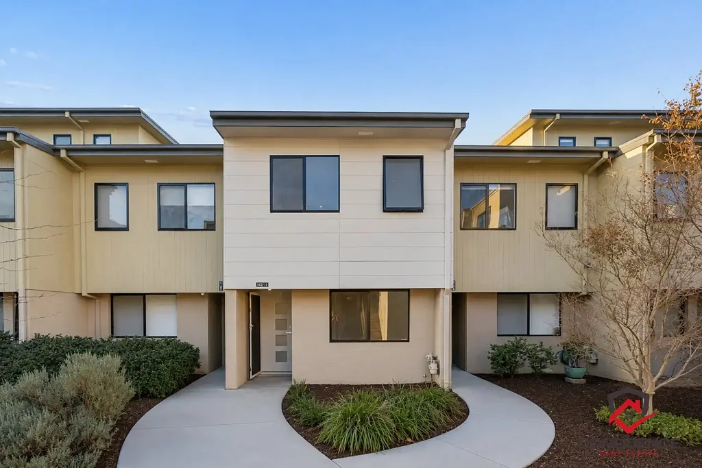 Wright 3chambre Freshly Renovated Townhouse Living with Stunning Molonglo Valley Views
