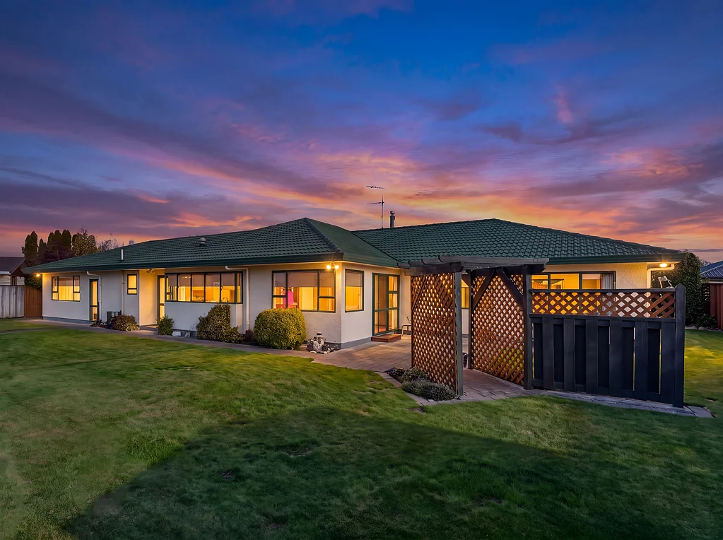 Greytown 4Kwarto Sun-Filled Family Home with Space to Spare