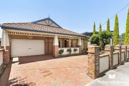 16 Treadwell Road, Essendon North