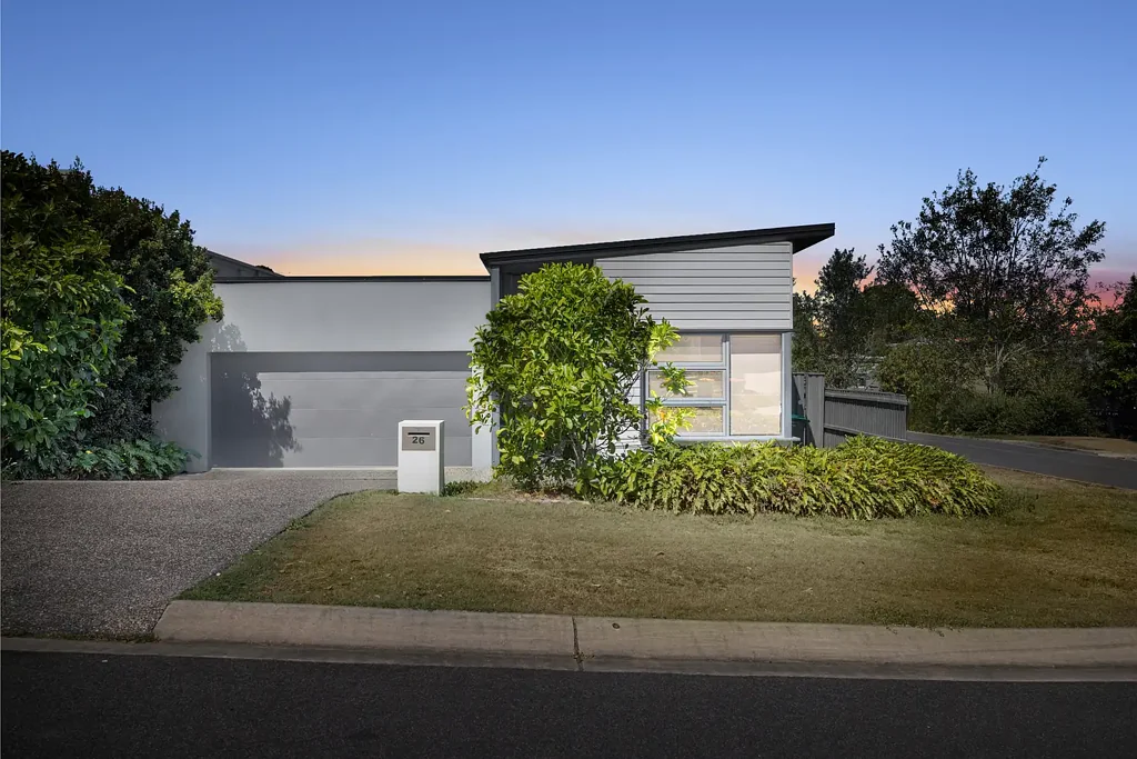 Bridgeman Downs 4房 Bridgeman Downs宁静社区 四卧精装主卧套 现代厨房带岛 户外娱乐空间 车库近好学校 Modern Family Living in Sought-After Bridgeman Downs