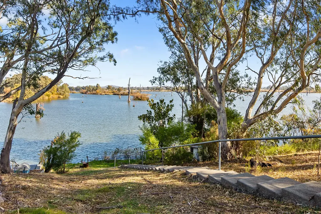 24 MCLEOD STREET, Kirwans Bridge, VIC 3608
