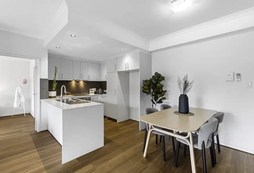 STUNNING 2x2 RESORT STYLE APARTMENT