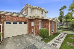 2/120 Huntingdale Road, Mount Waverley