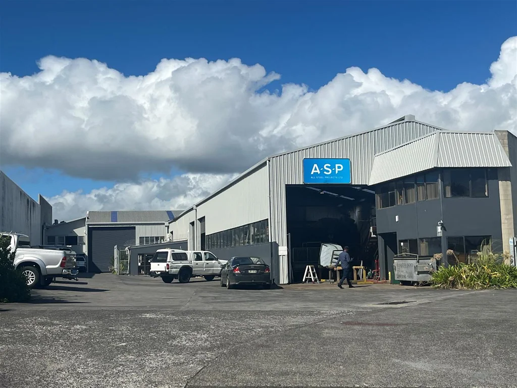 East Tamaki CBRE | 390sqm Warehouse + Working Gantry Crane