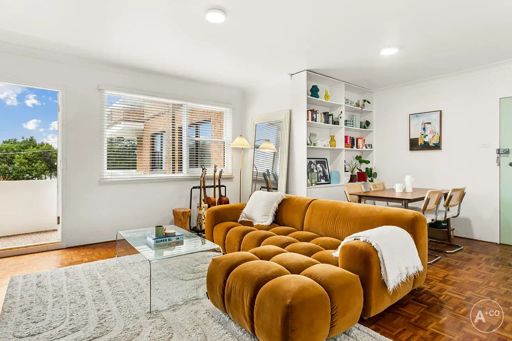 Maroubra 2房 宁静私密朝北 东北阳台观海 超大锁车库 近学校巴士 Peaceful Two-Bedroom Apartment with Water Glimpses in North Maroubra