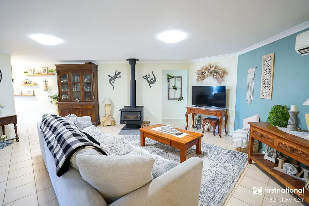 Mckail 4침실 Spacious Family Home in Quiet Street Location
