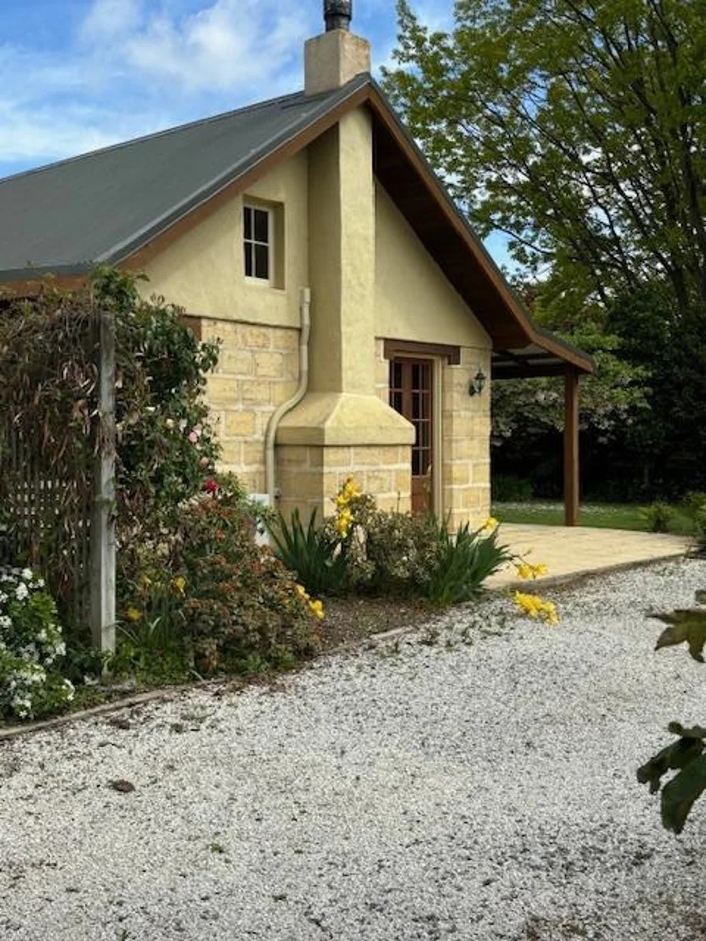 Charming Cottage in Springlands