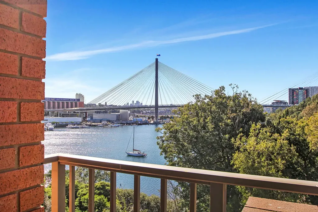 Sundrenched apartment with water & city views
