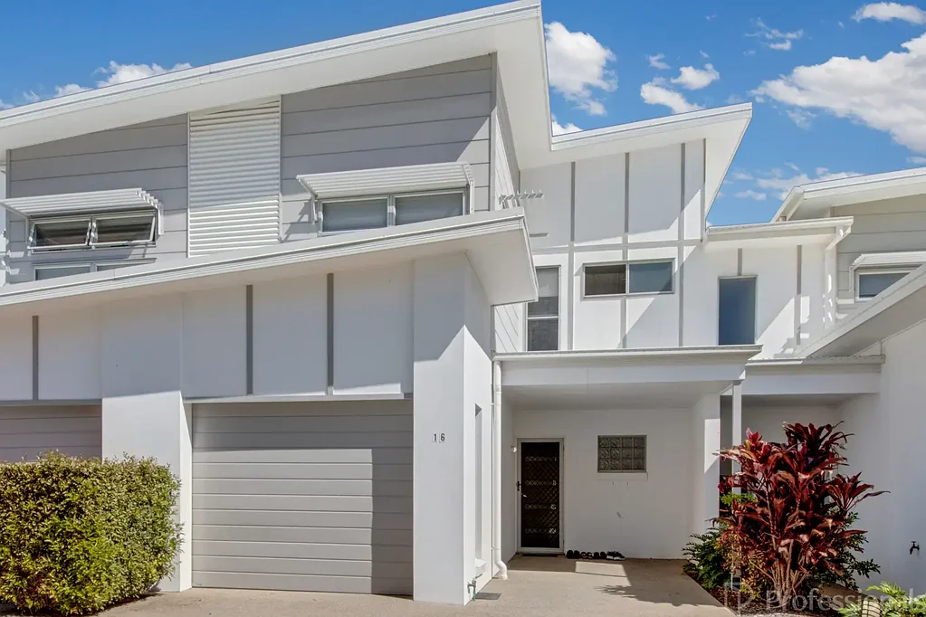 Glen Eden 3房  Contemporary Townhouse - Exceptional Investment Potential