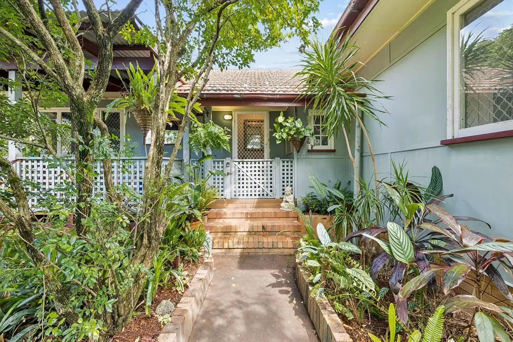 Norman Park 4Moenga RARE 810m2 PARKSIDE OPPORTUNITY ACROSS TWO LOTS!