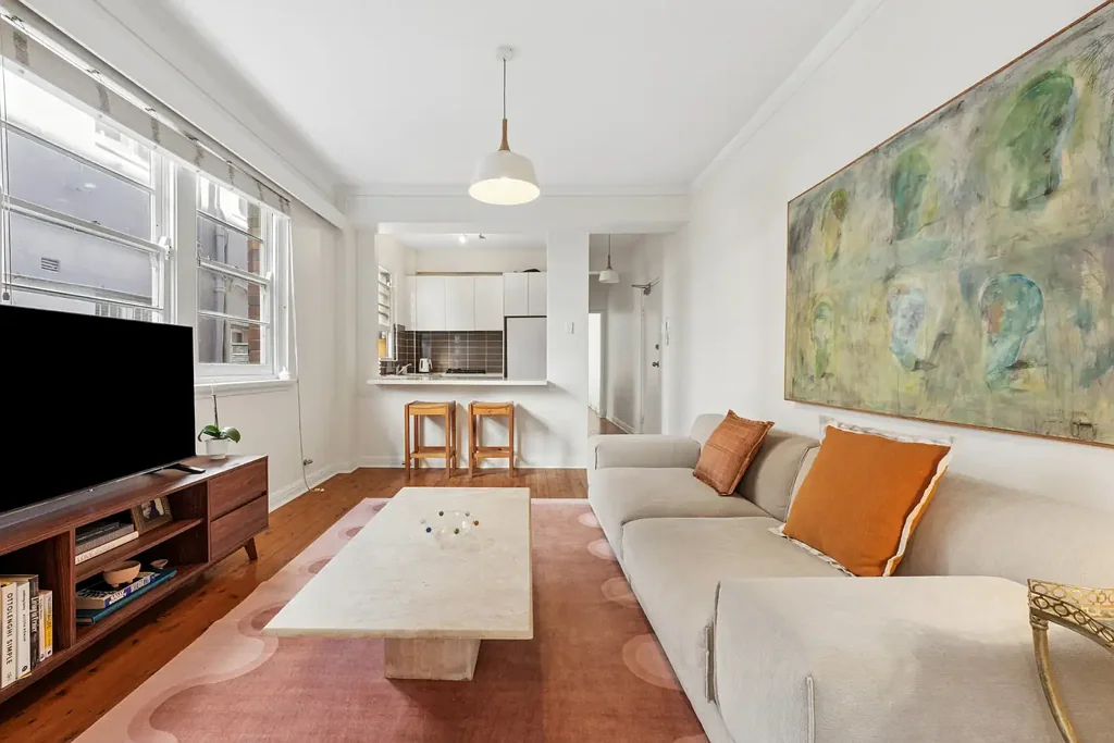 Charming One Bedroom Apartment With Oversized Study Room