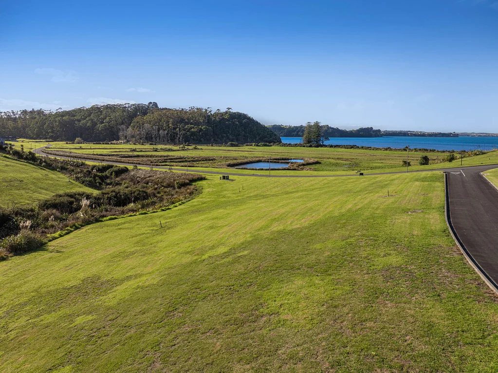 Okura Bush Sun, Space, and Spectacular Sea Views!