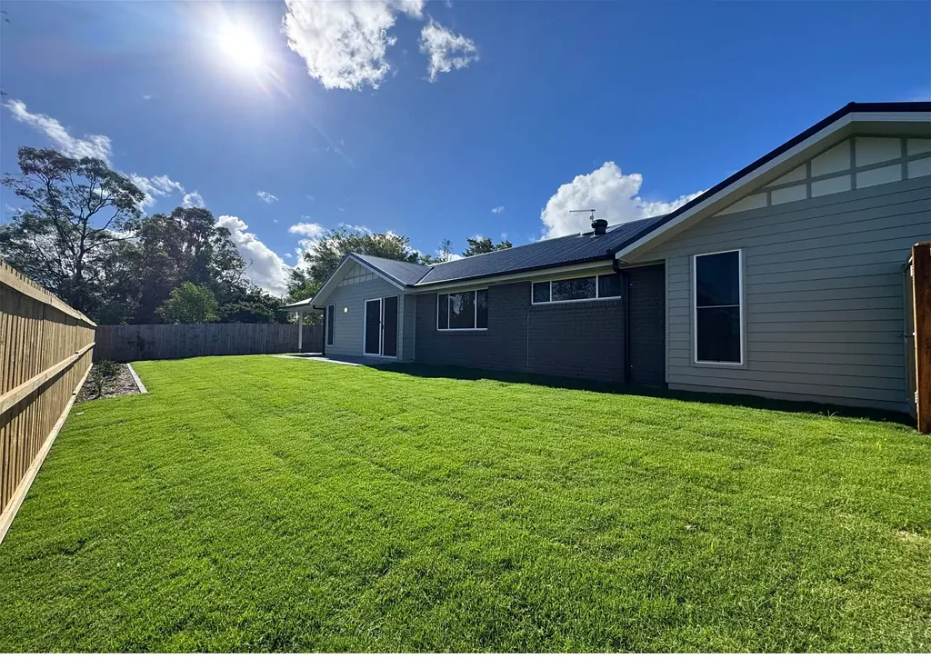 Fancy 4 bedroom home in Logan Reserve