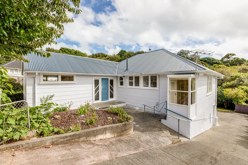 8 Ngahue Crescent, Elsdon, Porirua, Wellington