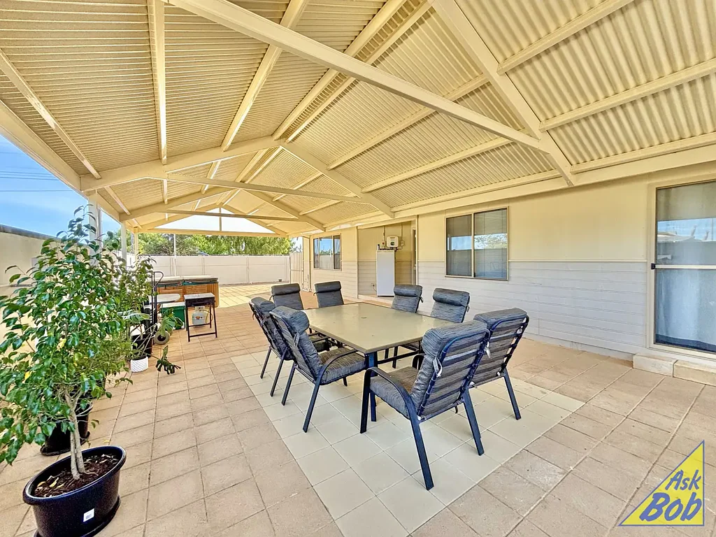 11 Stickland St, Wongan Hills, WA 6603
