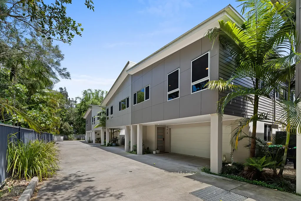 Spacious Townhouse Just a Short Walk to the Beach!
