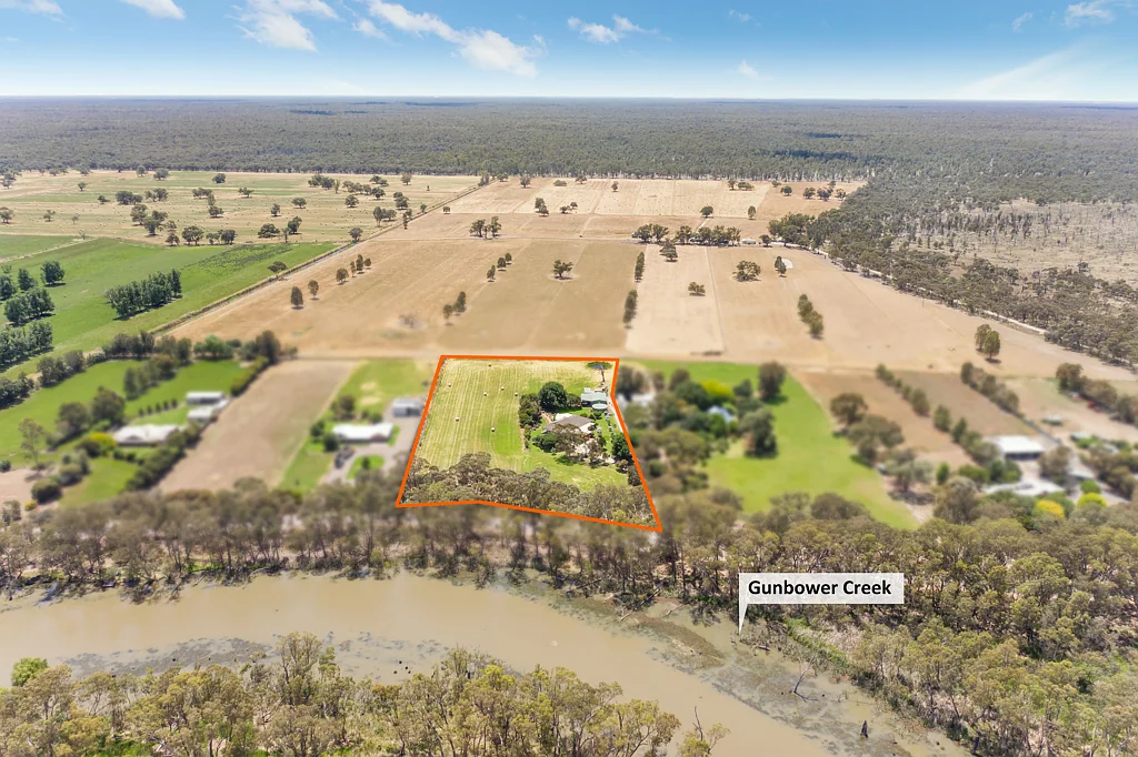 Cohuna 4 Bedroom Elegant Retreat with Spacious Living & Stunning Garden Views